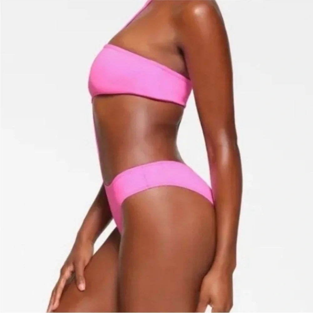 NWT SKIMS HALTER MONOKINI IN Taffy SZ 2X